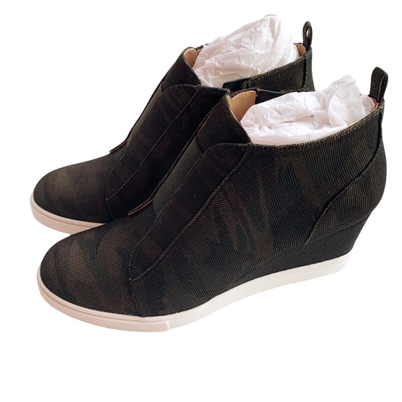 Paola Felicia Camo Net Fabric Wedge Bootie 9 &1/2 - Picture 3 of 7